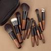 Kompaktní 8dílná cestovní sada štětců na make-up se štětinami ze zvířecích chlupů a krátkými rukojeťmi