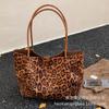 Casual Large-capacity Bag Women's 2025 New Commuter Versatile Shoulder Bag Popular Leopard Print Portable Tote Bucket Bag