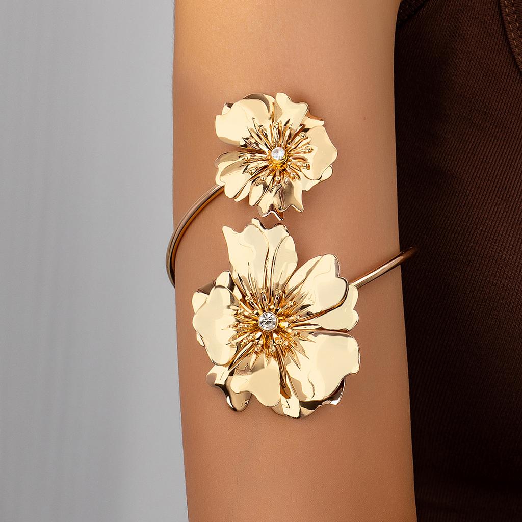Elegant Temperament, Sweet And Cool Style, Flower Arm Bracelet, Female Niche, High-End Party Bracelet