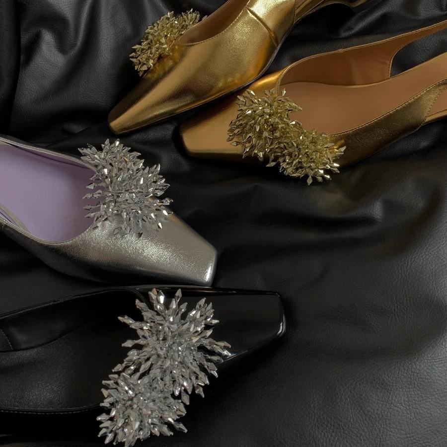 Sheepskin version~ French temperament metal flower thick heel bag head sandals women's rear air shallow mouth square head Mary Jane single shoes