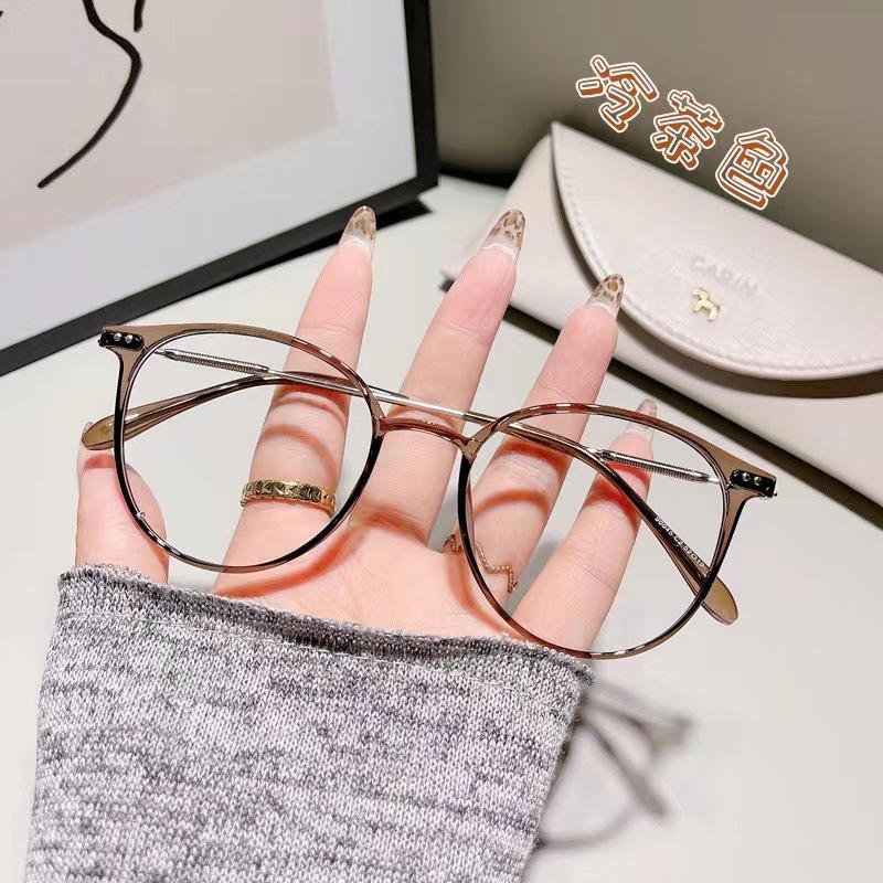 Trendy Oval Anti-Blue Light Glasses: Stylish Unisex Frames for Fashionable Men & Women, Suitable for Myopia.