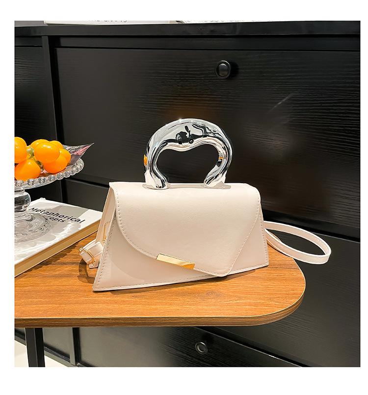 2025 Summer Light Luxury High-end Texture Temperament Niche Design Sense Handbag Foreign Style Versatile Commuter Shoulder Messenger Bag