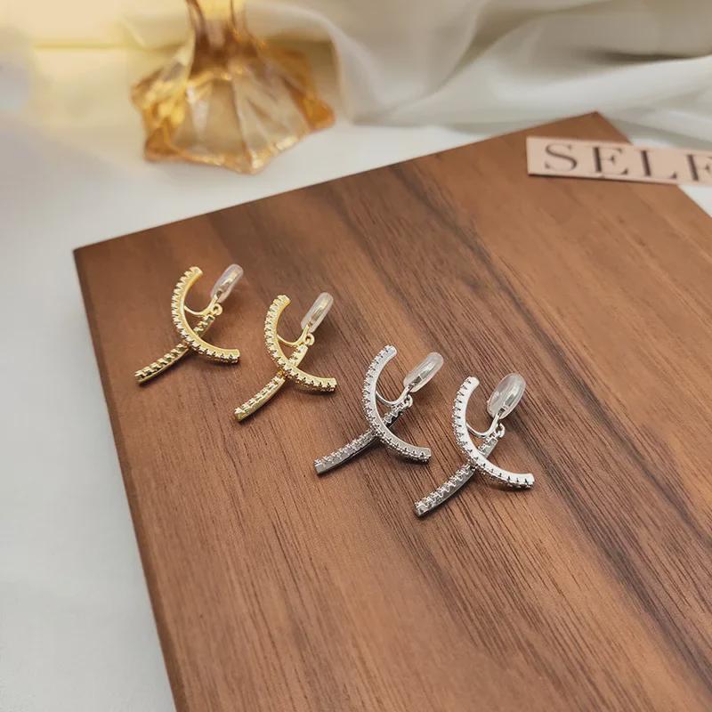 Korean One-Piece Diamond-Inlaid Cross Ear Clips for Women (Non-Pierced, Painless)