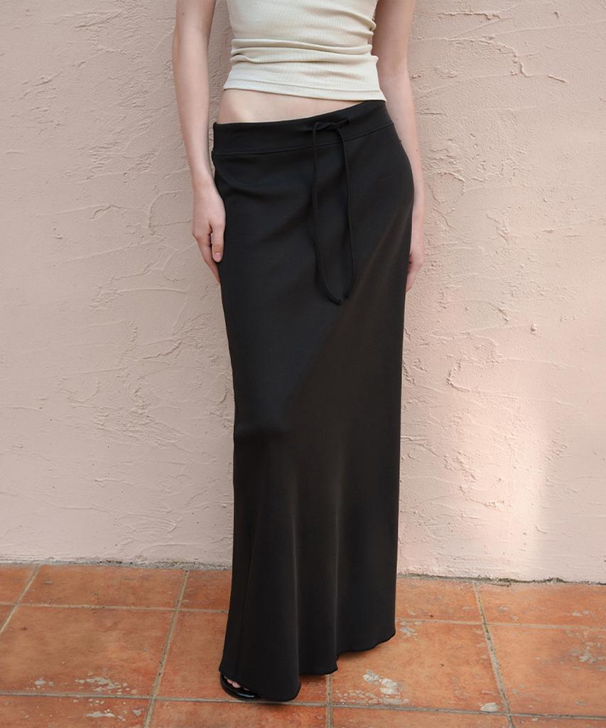 Odes Chill Maxi Skirt (Black)