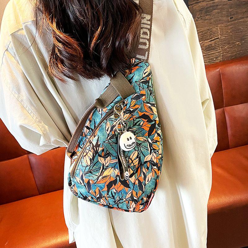 

Light Color Messenger Bag Chest Bag Women 2025 New Lightweight Sports Casual Bag Oxford Cloth All-Match Women Shoulder Bag Qingqiu Leaf + Send Pendant