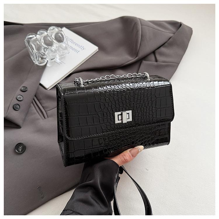 

2025 summer temperament new bag women s high-end horizontal Japanese and Korean chain small square bag popular versatile messenger bag чёрный