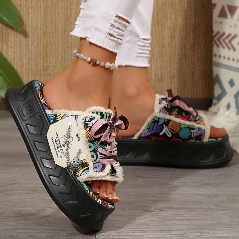 Fashion 2024 Women Trend Comfortable Fashion Design Summer Slippers Women Slip on Platform Street Flat Casual Sandals Slides Women