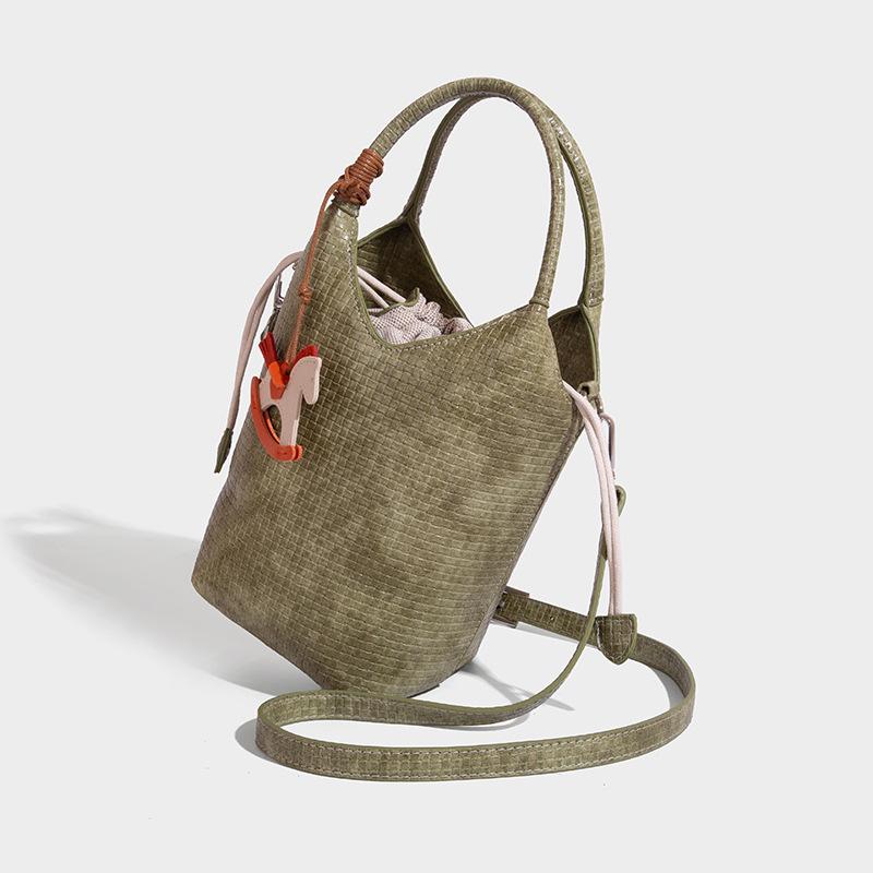 Foreign Trade Wholesale High-End Single Shoulder Bucket Bag 2025 New Versatile Underarm Bag Woven Large Capacity Commuter Women's Bag