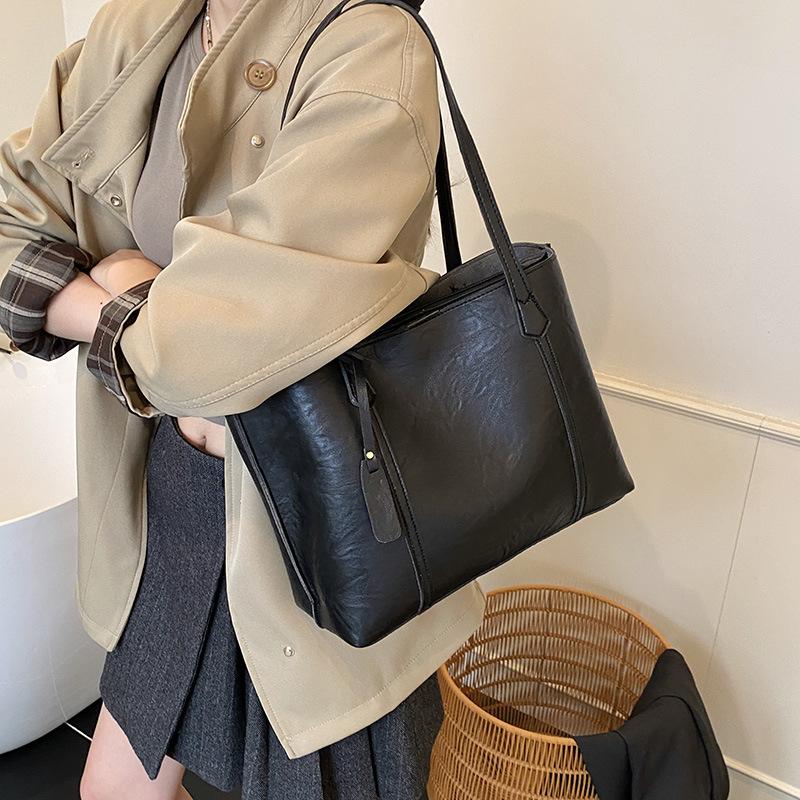 Retro commuter tote bag women's 2025 new fashion casual portable shoulder bag niche large-capacity underarm bag