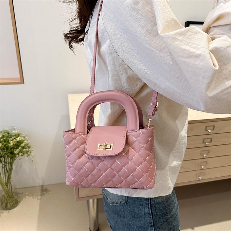 French Niche Diamond Chain Bag for Women's New Spring and Summer Fashion Handbag Commuting One-shoulder Crossbody Bag