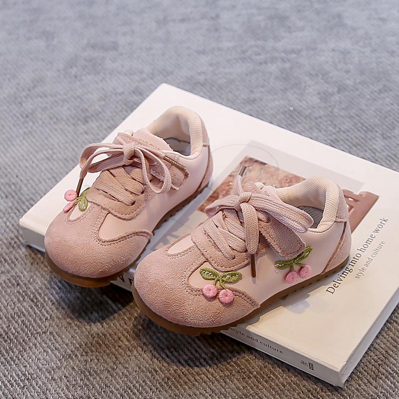 

Girls shoes, baby leather sneakers2026Spring and Autumn New Style Children s Korean Fashion Soft Sole Non-Slip Trendy Shoes for Girls 23Code：14.8cm