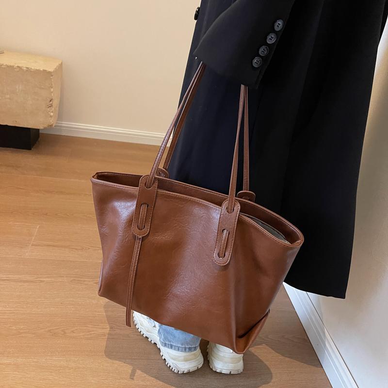 High capacity retro style lady's bag  soft leather  monochromatic  unique shoulder bag  PU  advanced feeling  light  luxury  new