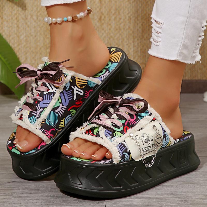 Fashion 2024 Women Trend Comfortable Fashion Design Summer Slippers Women Slip on Platform Street Flat Casual Sandals Slides Women
