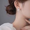 Fresh wind pearl flower earrings sweet and elegant niche design S silver needle design shell stud earrings