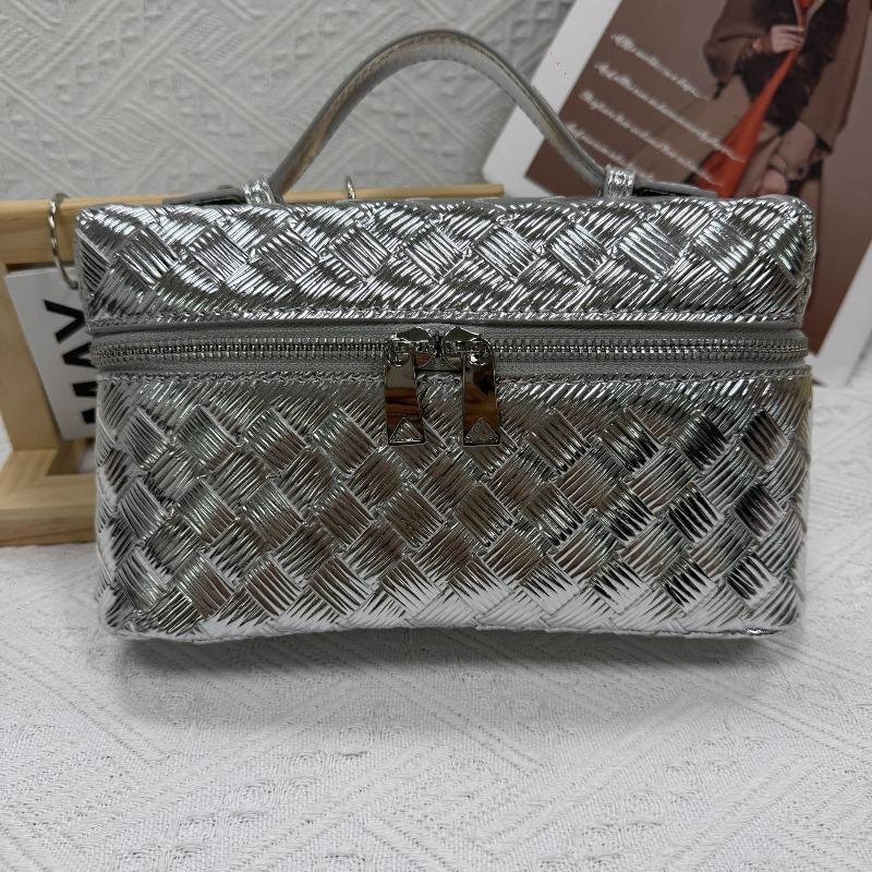 The New Lunch Box Bag Features a Niche Design, Purely Handmade Woven Design, High-end Crossbody Lightweight Makeup Bag