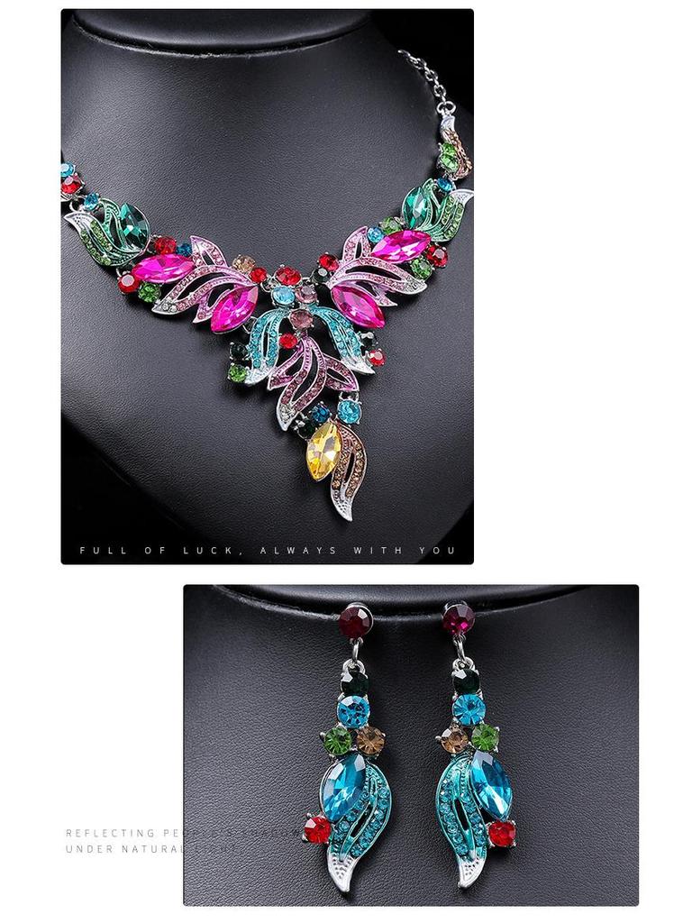 Exaggerated Retro Oil Painting Necklace Set: European & American Design Clavicle Chain Sweater Accessory