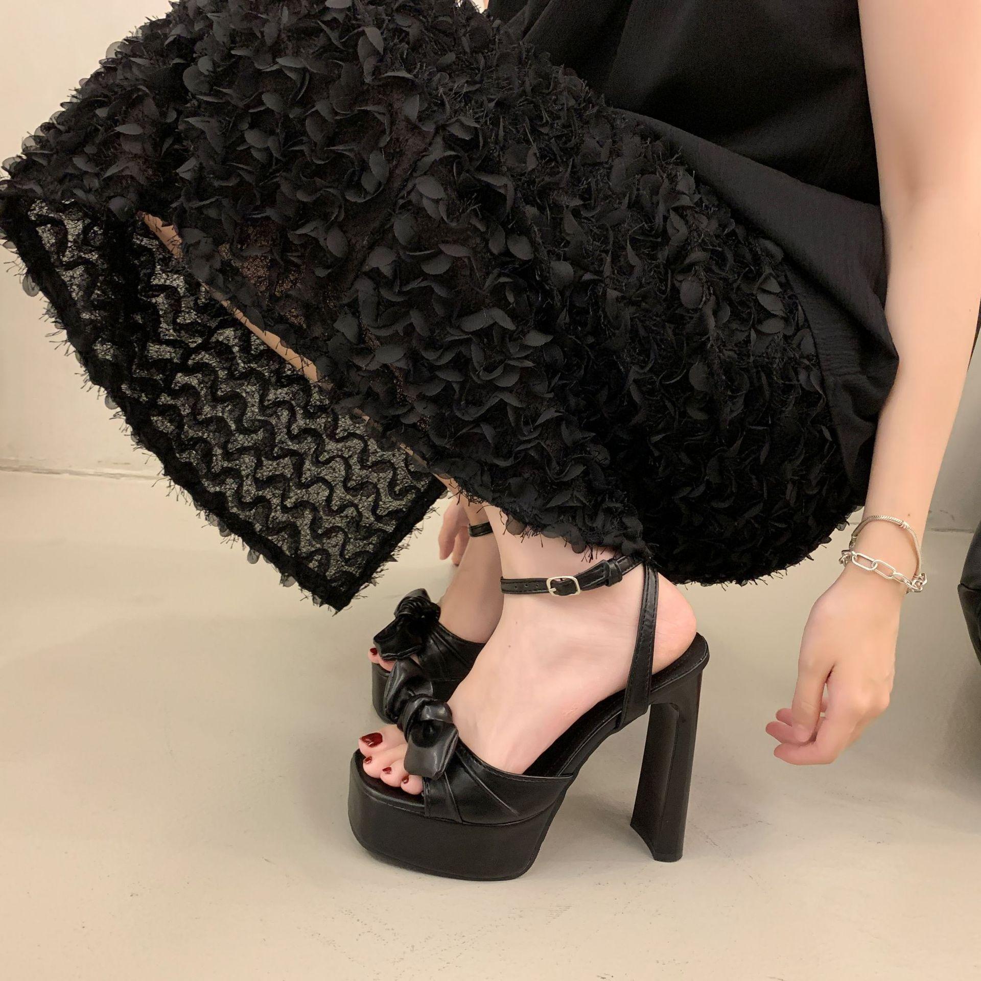 

Hate the sky high niche light luxury 2025 summer handmade women s shoes foreign trade retro women s shoes sandals outer wear catwalk high heels 40