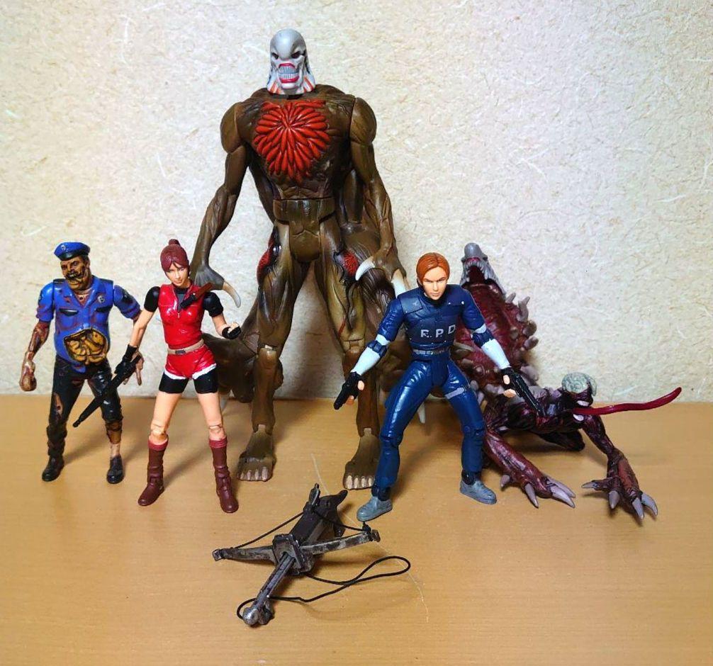 

[USED] Toybiz Resident Evil William Claire Zombie Cop Leon Licker