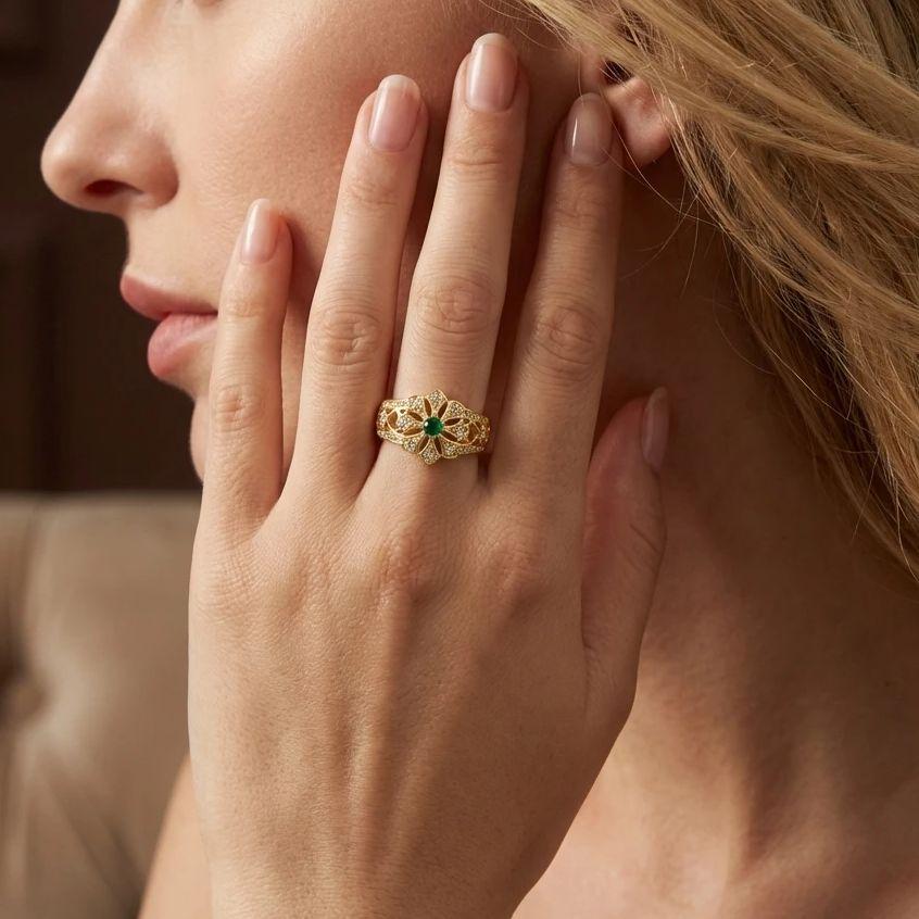 Grüne Zirkonia Hohlblumenringe für Damen Elegante Goldfarbe Geometrische CZ-Ringe Hochzeits-Jubiläums-Schmuckgeschenk