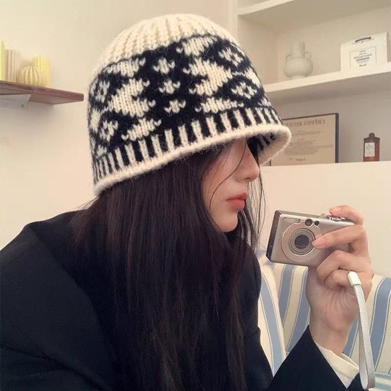 Handgefertigte gestrickte Plüschmütze für großen Kopfumfang mit freiem Gesicht, kleine Mütze, Damen-Wollmütze, thermische Ohrenschützmütze, kann auch eine Schirmmütze sein