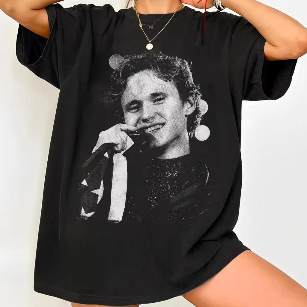 Ilia Malinin Vintage Damen T-Shirt Unisex Baumwoll-Tee Lässig Sommer Locker Streetwear Y2K Retro Porträt Charakter Quad Gott