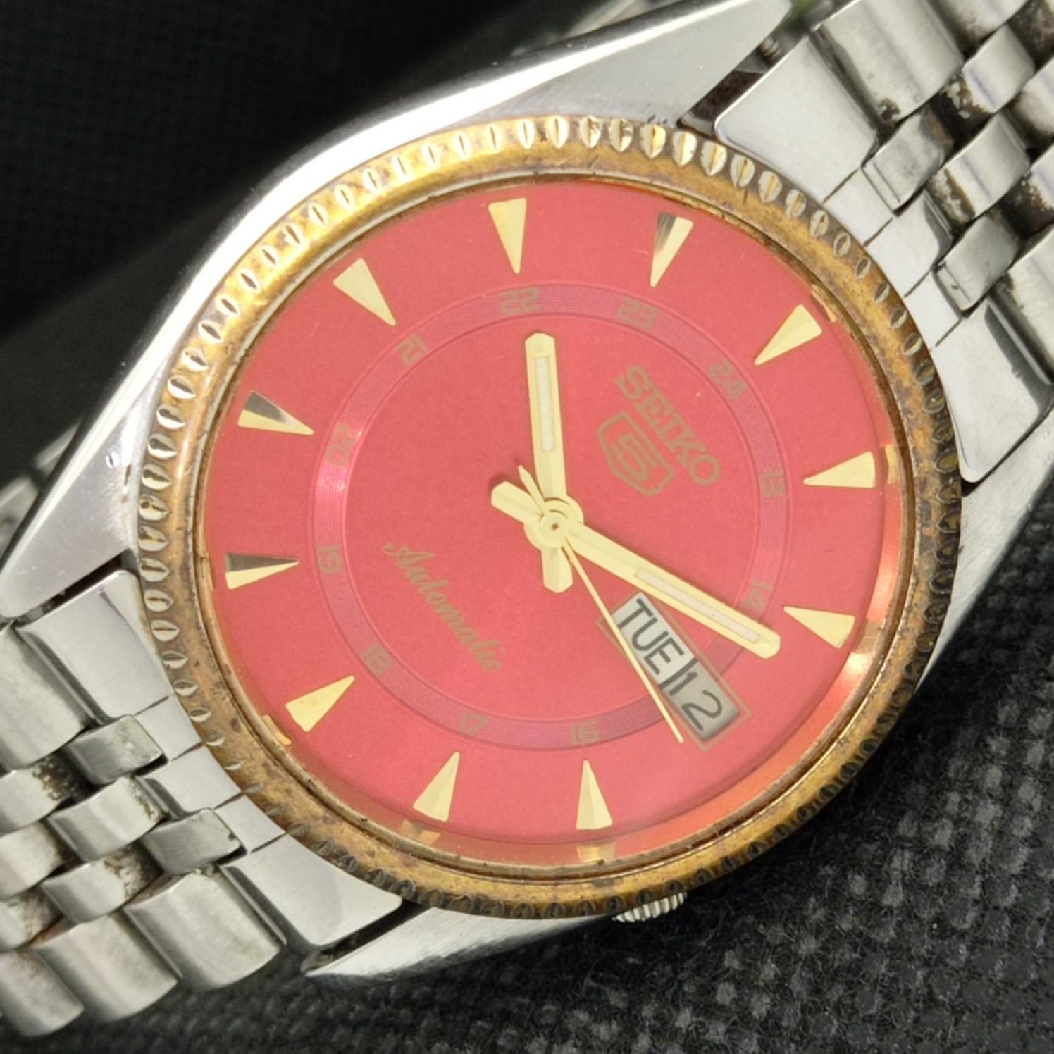 

USED VINTAGE SEIKO 5 AUTOMATIC 7009A JAPAN MENS D/D RED WATCH 608a-a315130-2 SKU608a-a315130