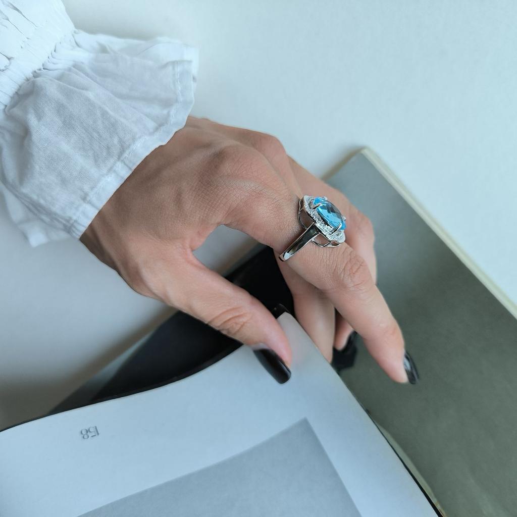 Серебряное кольцо с натуральным топазом 6.5ct, вес изделия 5,39 гр (2188193)