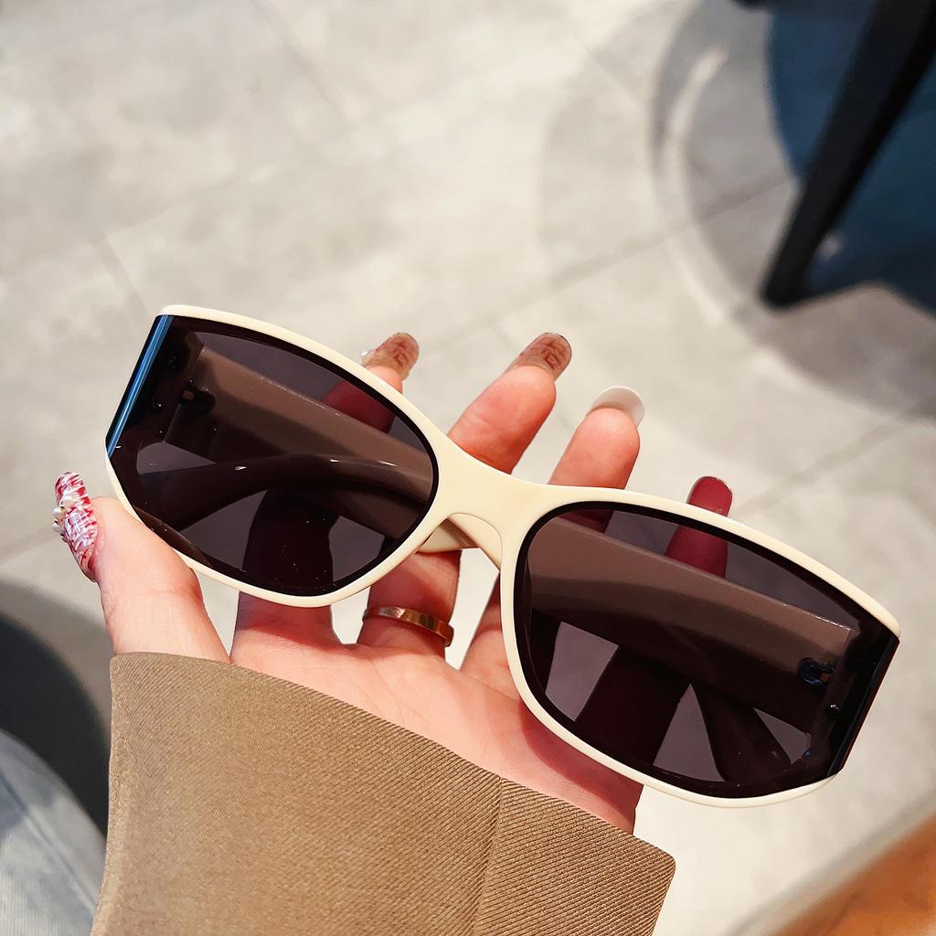 Fashion Vintage Sunglasses Women Men Luxury Designer Punk Rivet Shades Irregular Curved Surface Sun Glasses