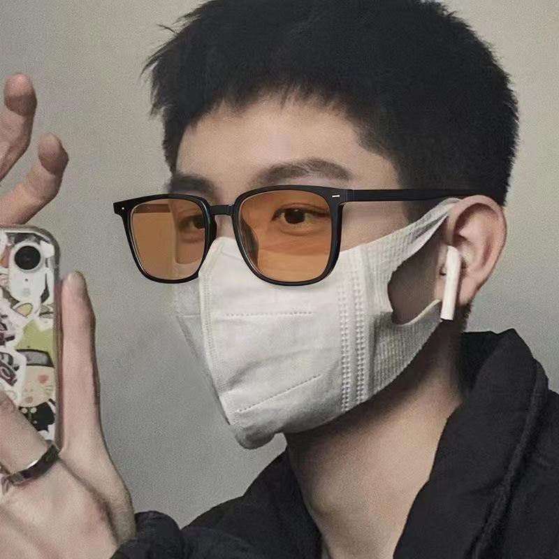 Unisex Schwarze Quadratische Retro-Sonnenbrille mit Teefarbenen Gläsern für Trendigen Sonnenschutz