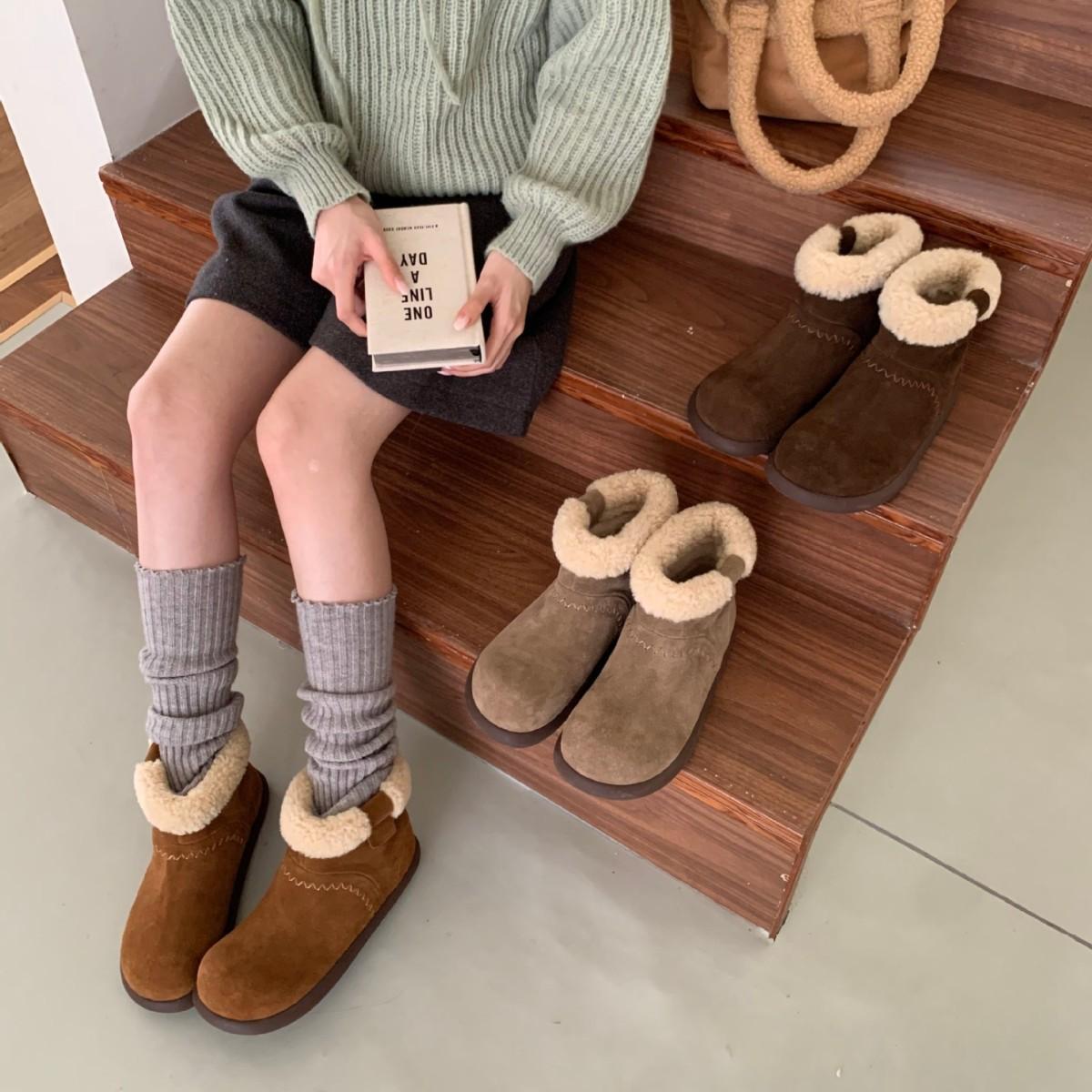 

Thick-soled snow boots women s 2025 new winter piled thickened short boots retro warm fluffy shoes cotton shoes 39 темно-коричневого кольору