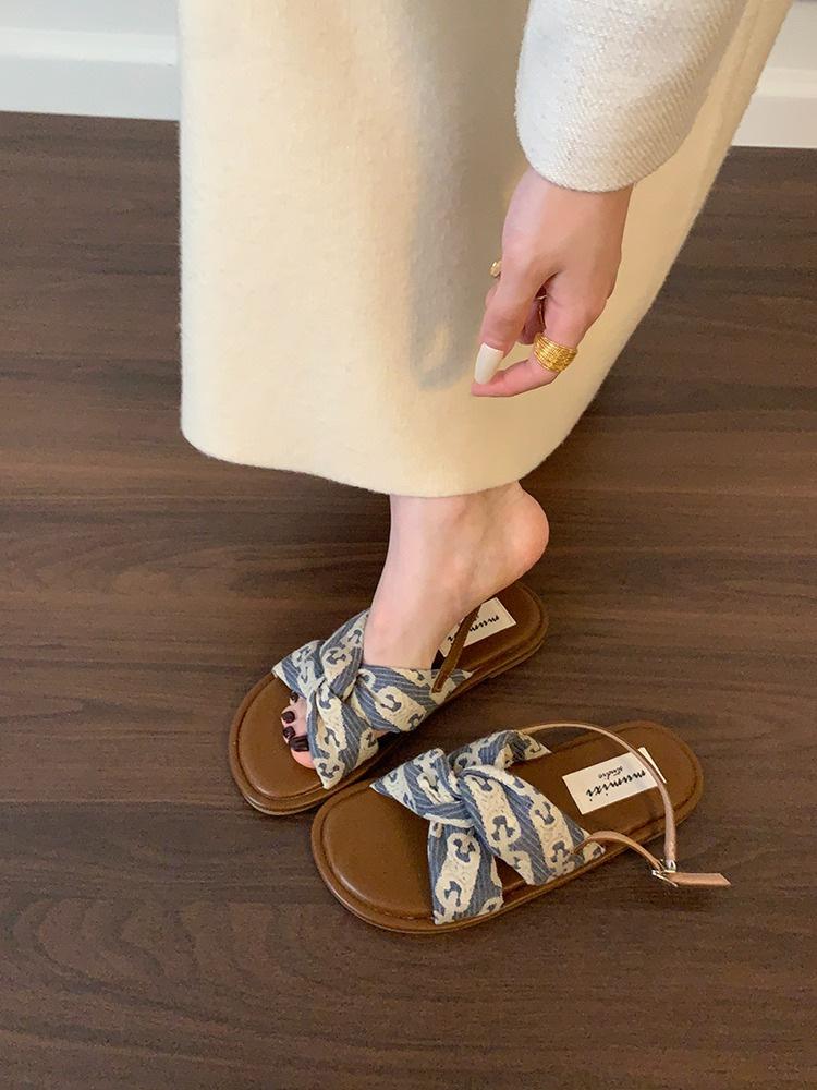 

Niche design sense flat beach Roman shoes women s 2025 new casual cross-strap sandals women s summer wear 40