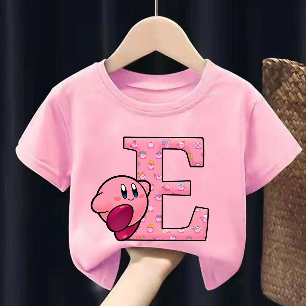 Nuova T-shirt Kirby per Bambini Anime Lettera A-Z Maglietta Top Kawaii Cartone Animato Girocollo Vestiti Bambini Rosa Manica Corta Abbigliamento Regalo