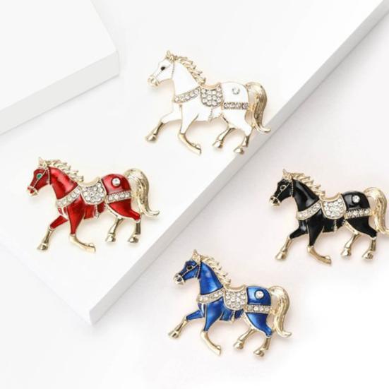 Kamínková ozdoba kůň Elegantní vánoční ozdoba na stromek s klíčenkou 2D akrylová závěsná dekorace Jezdecký dárek pro milovníky koní