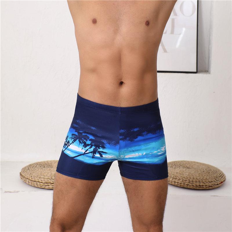 Fashionable Print Brief Swimming Trunks Quick-Dry Sporty Men's Beach Vacation Swimwear Anti-Embarrassment Beach Shorts
