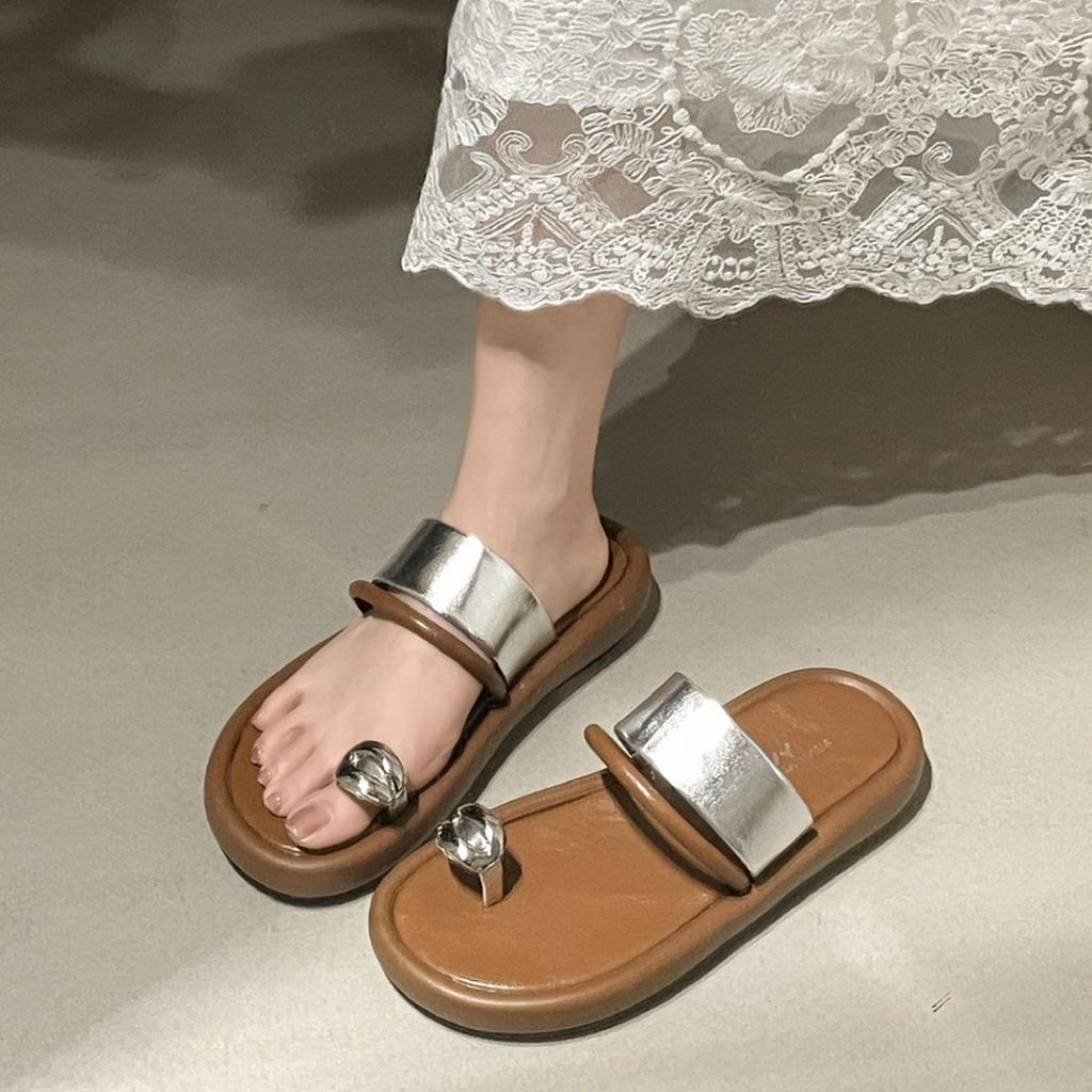 Fashion trend retro non-slip thick-soled one-word slippers women's summer wear 2025 new models with skirts French sandals