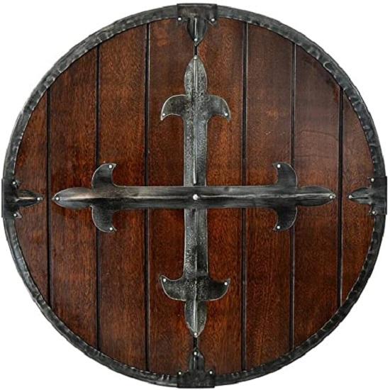 

Средневековый деревянный круглый щит с коричневым клепаным крестом