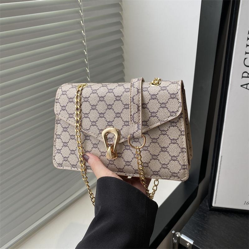 New Simple and Beautiful Trend Retro Casual Fashion Chain Single Shoulder Underarm Messenger Bag Women