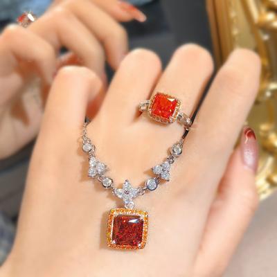 Collana Anello Quadrato Diamante Alto Carbonio Fiori di Ghiaccio Taglio Diamante Giallo Pietra Rossa Borsa Quadrata Set Tesoro Colorato