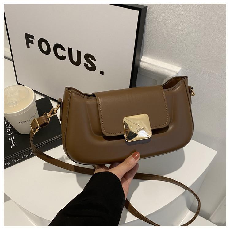 Fashionable Solid Color Minimalist Embossed Design 2023 Winter New Casual Trendy Armpit Diagonal Single Shoulder Small Square Bag Women Black