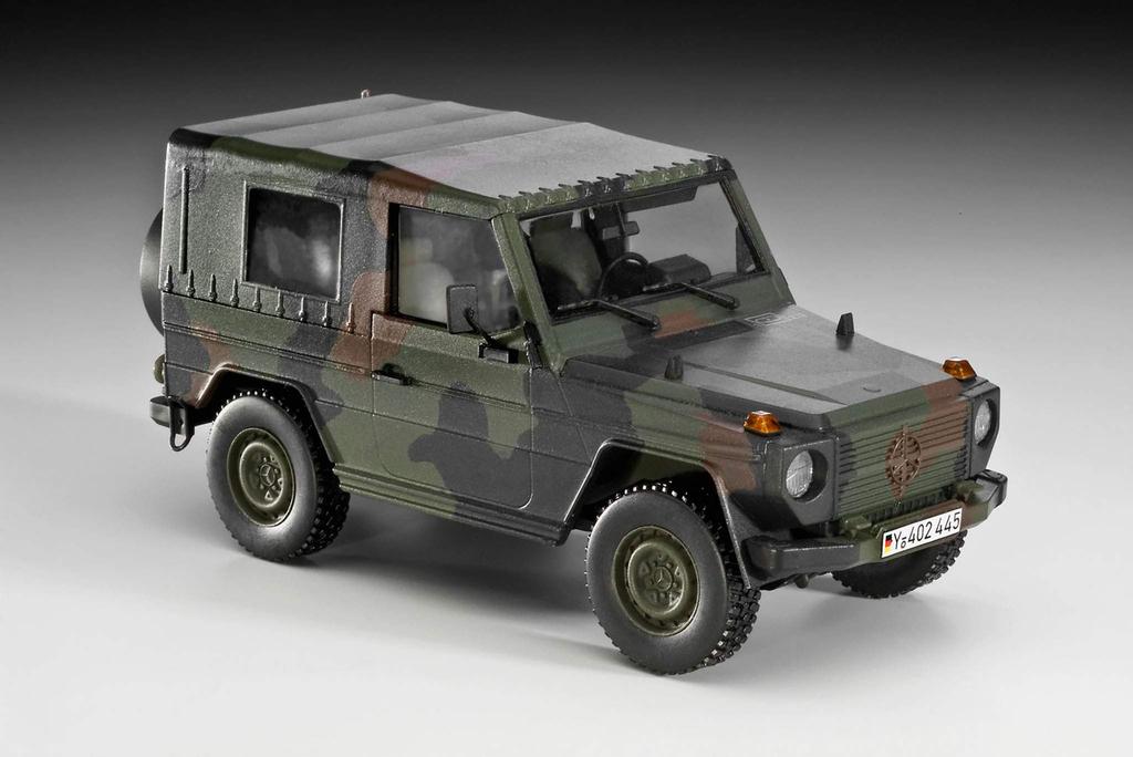 German Revell 1/35 Scale German Army LKW Light Vehicle Wolf Plastic Model 03277