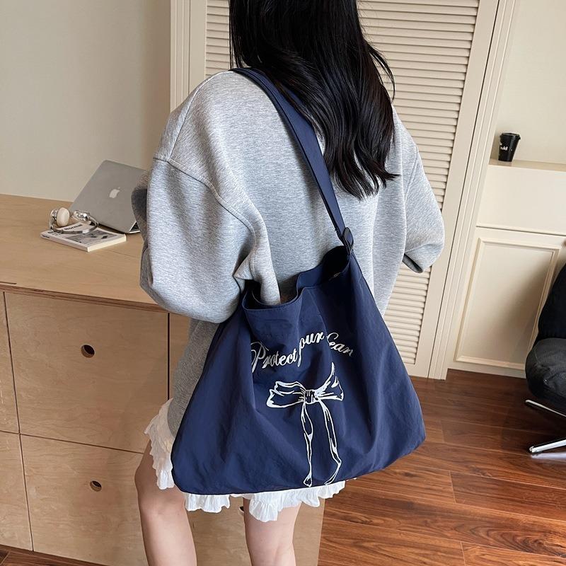 Casual Tote Bag Women's New Small Fresh Shoulder Messenger Bag Large Capacity Class Commuter Bag
