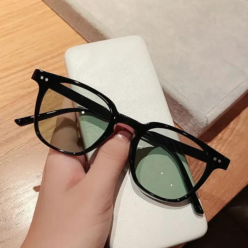 Summer Square Frame Punk Sunglasses Vintage Rivets UV400 Sun Shade Glasses Women Men Retro Luxury Eyewear Gafas De Sol