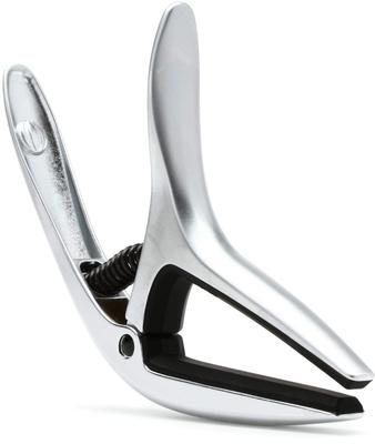 Authentisches ERNIE BALL 9601 AXIS CAPO SILBER Gitarre für Akustik- und E-Gitarren Kapodaster, 2-Wege,