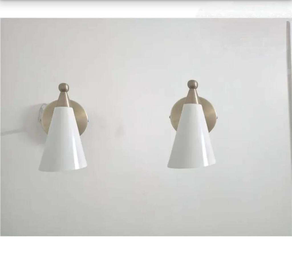 Ζεύγος Χειροποίητων Απλίκα Τοίχου : Λάμπες από Ακατέργαστο Ορείχαλκο & Λευκό Κώνο