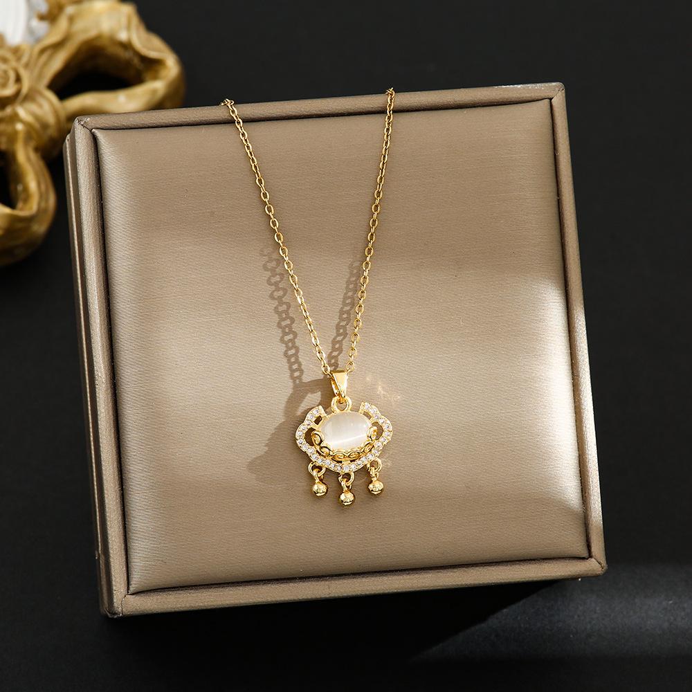 Elegant Korean Micro-Inlaid Titanium Necklace - Luxurious Women's Clavicle Chain, Non-Fading, Unique Minority Design.