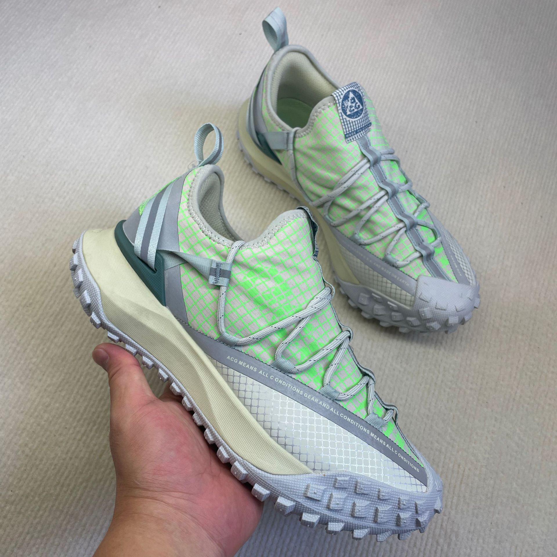 

ACG Mountain Fly Нековзке Світловідбиваюче Взуття для Хайкінгу для Чоловіків та Жінок 44.5 сірий колір/світло-зелений колір