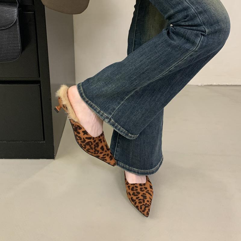 

Плюшевые туфли на высоком каблуке, высококлассные, новая мода, на низком каблуке, с сумкой на носке, туфли-котята и сандалии, туфли-лодочки на высоком каблуке 40 темно-коричневого