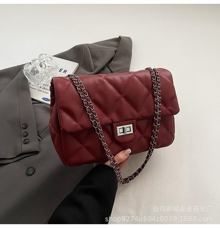 

Xiaoxiangfeng bag women s 2025 new underarm fashion diamond chain small square bag Korean version trendy versatile shoulder bag красный