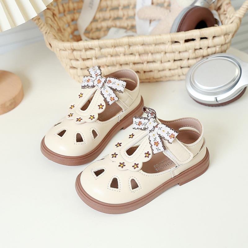

Туфли-сандалии для девочек, принцесса, ажурные, вышитые, детская пляжная обувь, милые банты, цветочный узор, совершенно новые детские повседневные туфли 2025 года, мягкие 21 бежевый