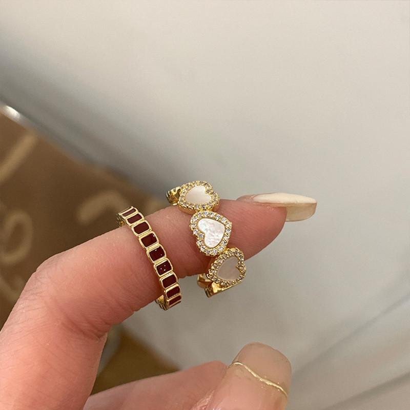 Stylish Shell Heart Ring For Women With Elegant Geometric Design And Adjustable Size